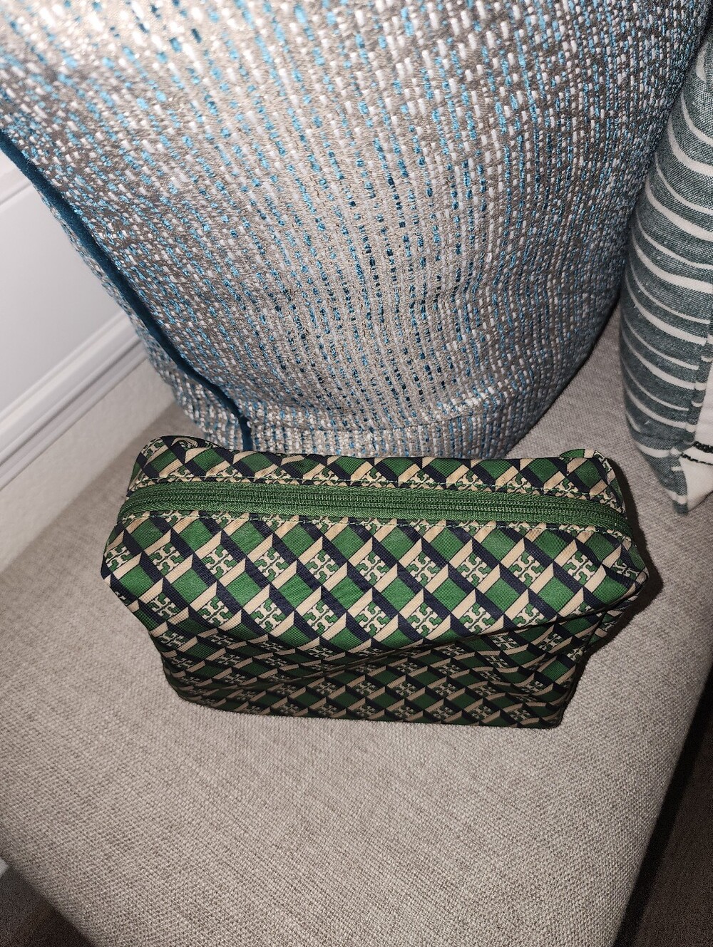 Tory Burch Green, Navy & Cream Geometric Logo Cosmetic Pouch - Picture 5 of 16